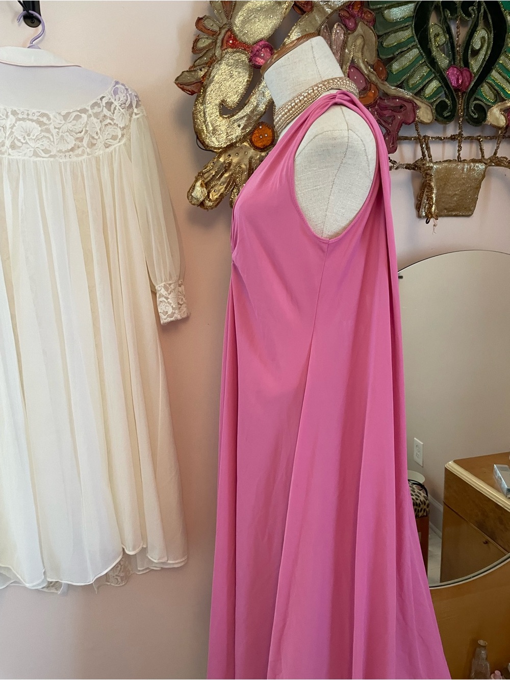 Gilead Rose Pink Goddess Nightgown Dress with Ring Accent V Back 1970s - Picture 3 of 9